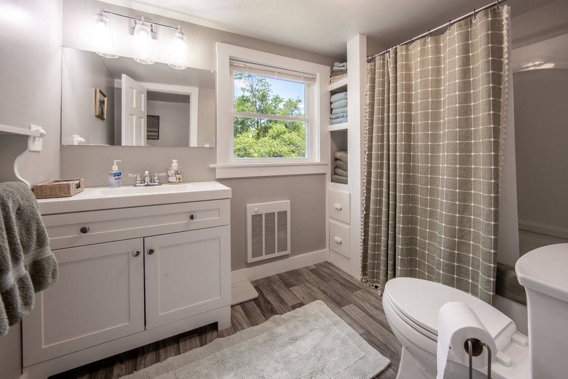 2nd floor bath