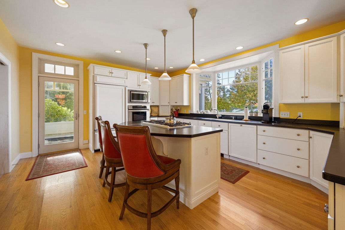Costume Kitchen