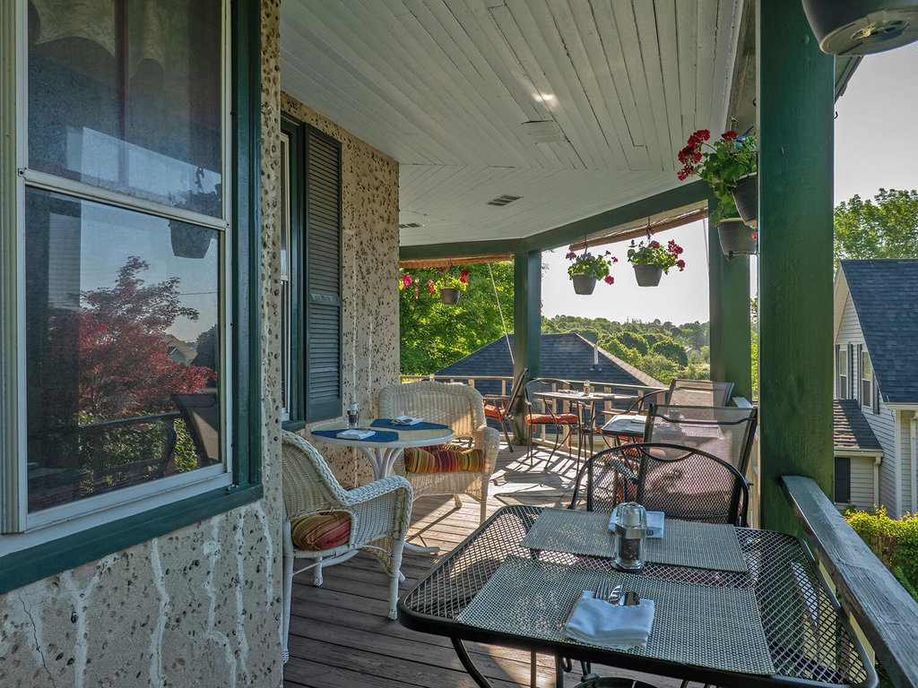 17-SW Porch (11)