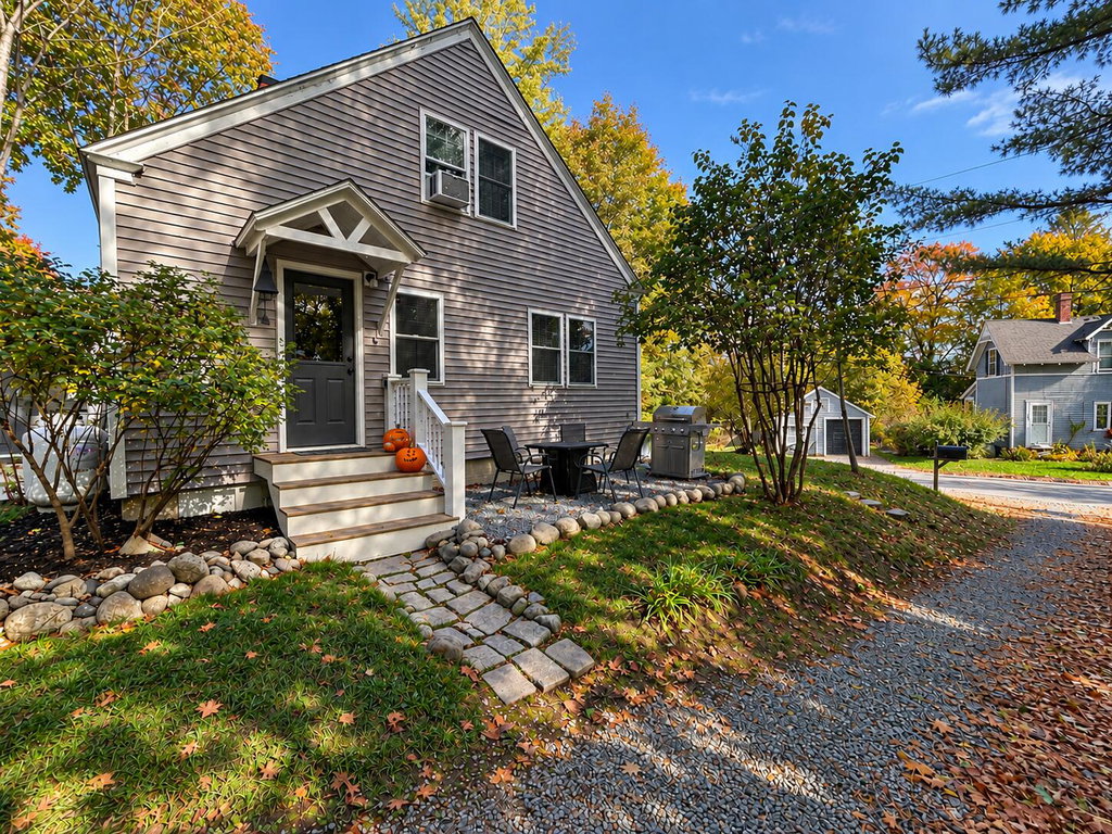 Autumn Cape House with Cozy Patio