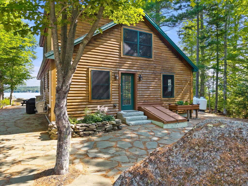 03-242 Black Bear Way