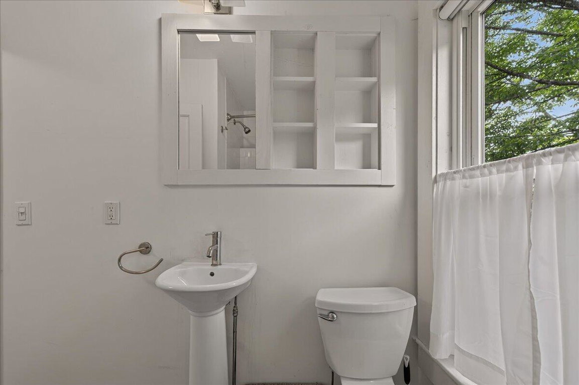 2nd floor Bathroom