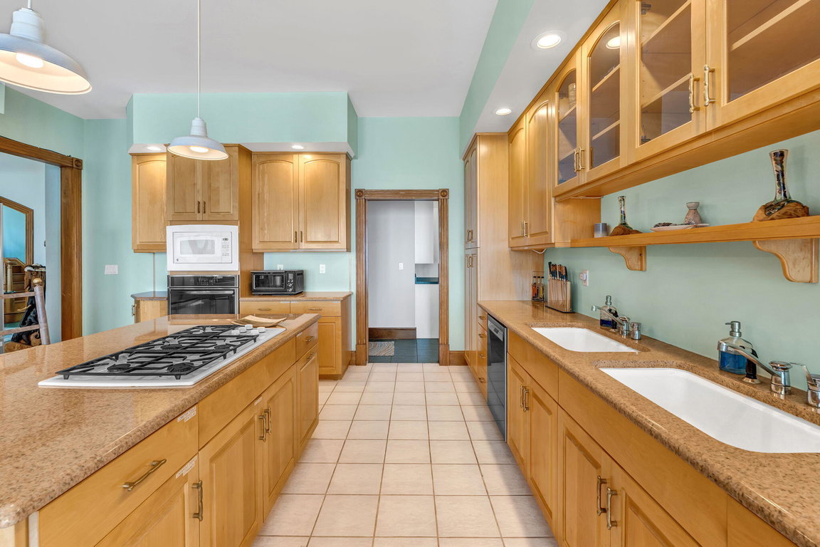 41-web-or-mls-1197-bay-rd