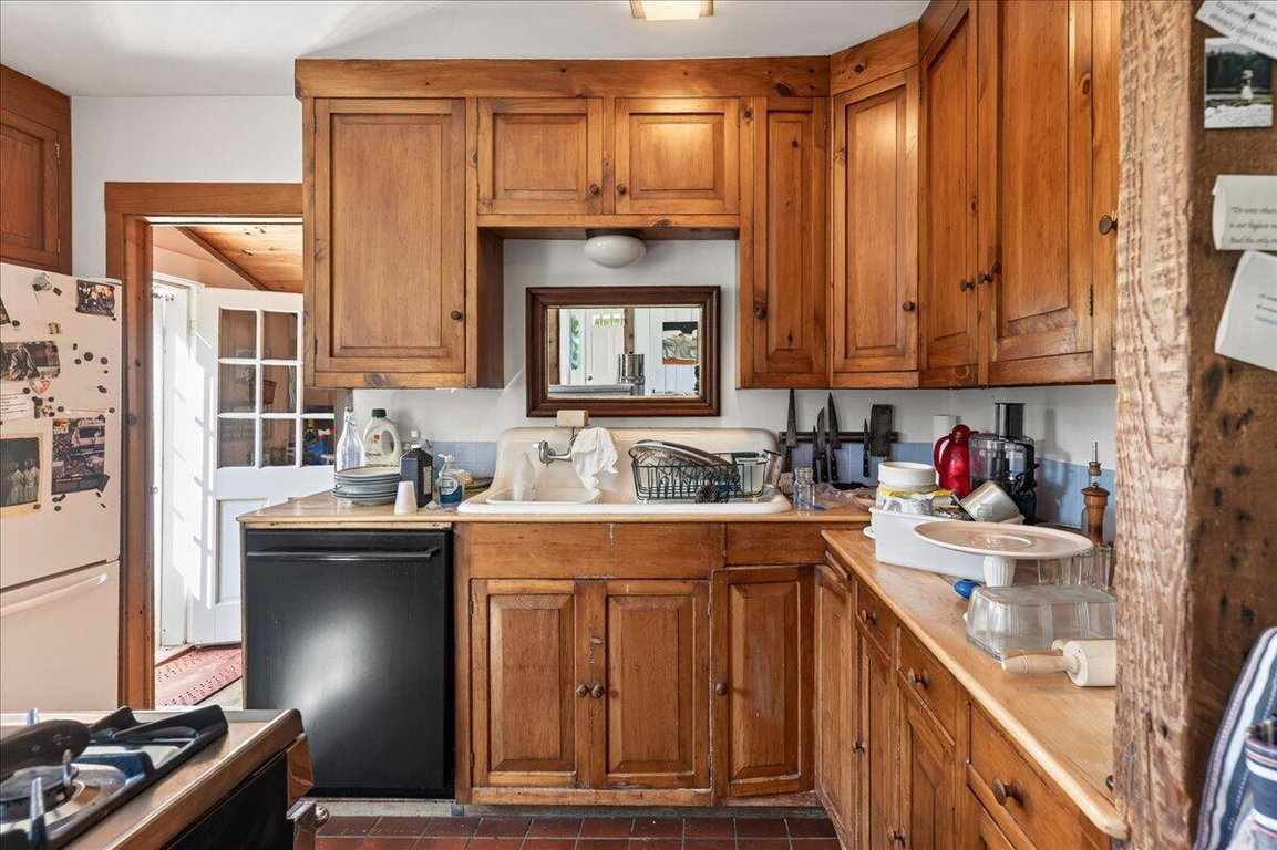 10-521 Morgan Bay Rd-36