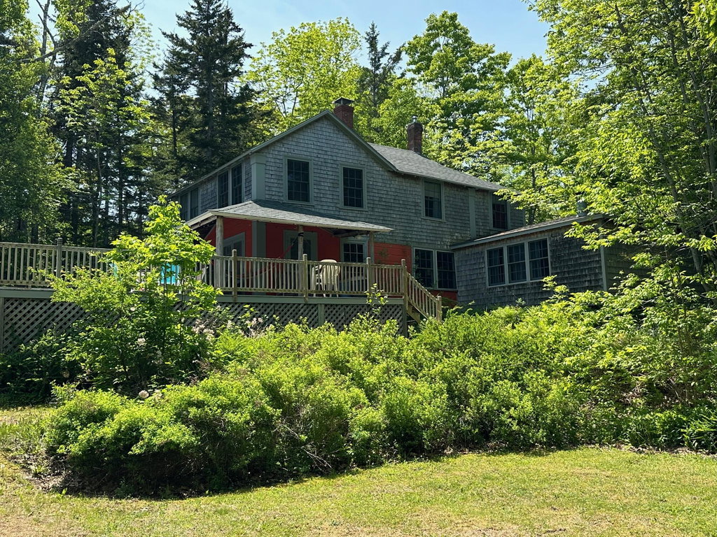 68 Cliff Road Northport