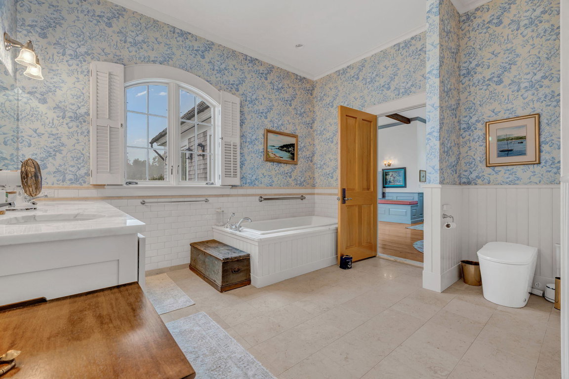 90-web-or-mls-425-seawall-rd