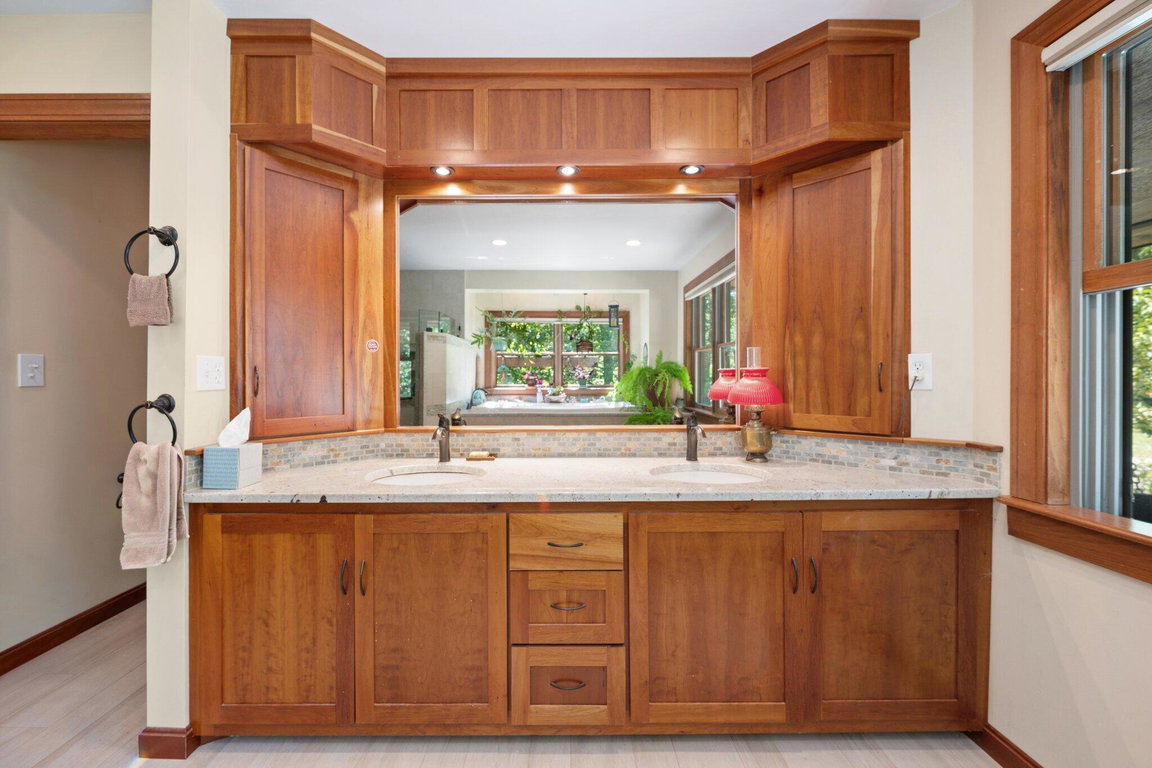 31 Hallbrook Way