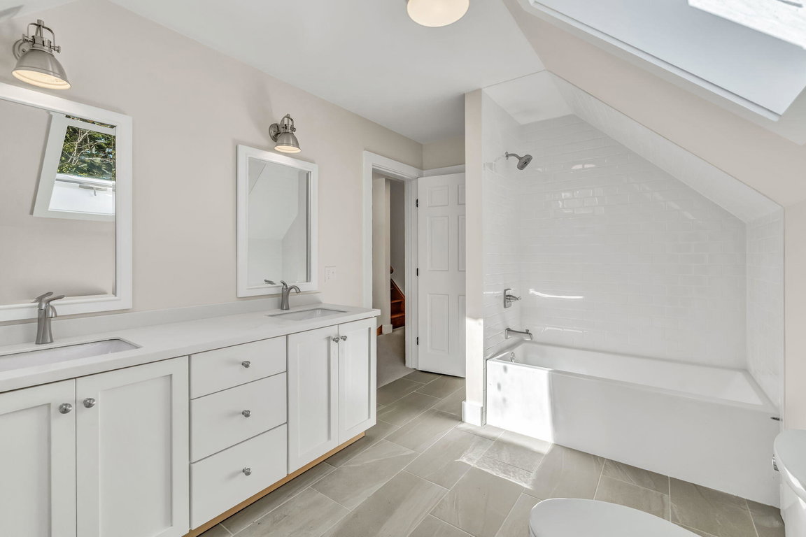 upstairs bath 2