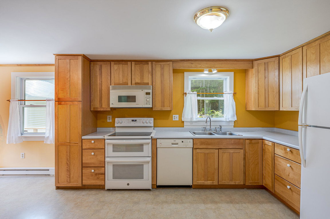 08-482 West Bay Road-DTP_websize