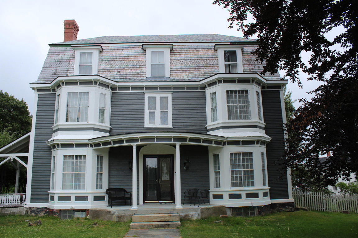 17 Boynton Street Eastport