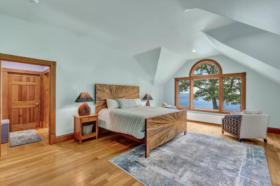16-web-or-mls-1197-bay-rd