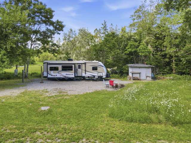 2016 Renovated Dutchmen Areolite 29.6 Keystone camper. included
