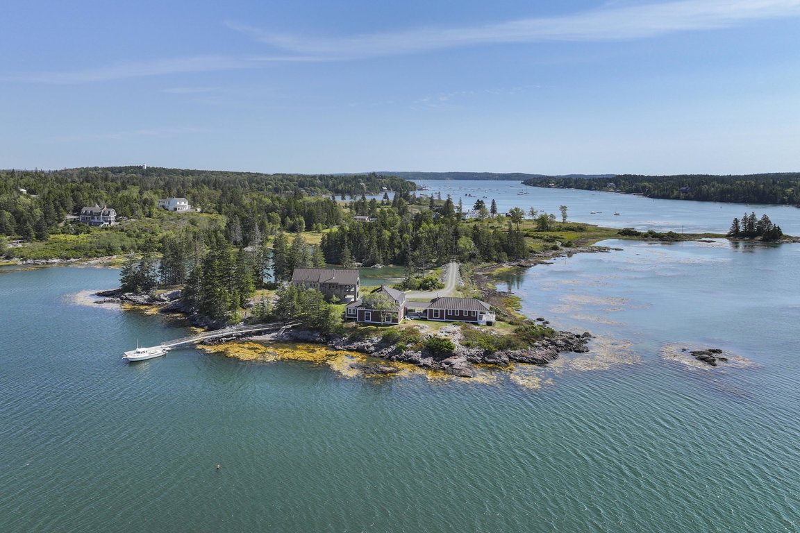 194 Ames Point Road North Haven