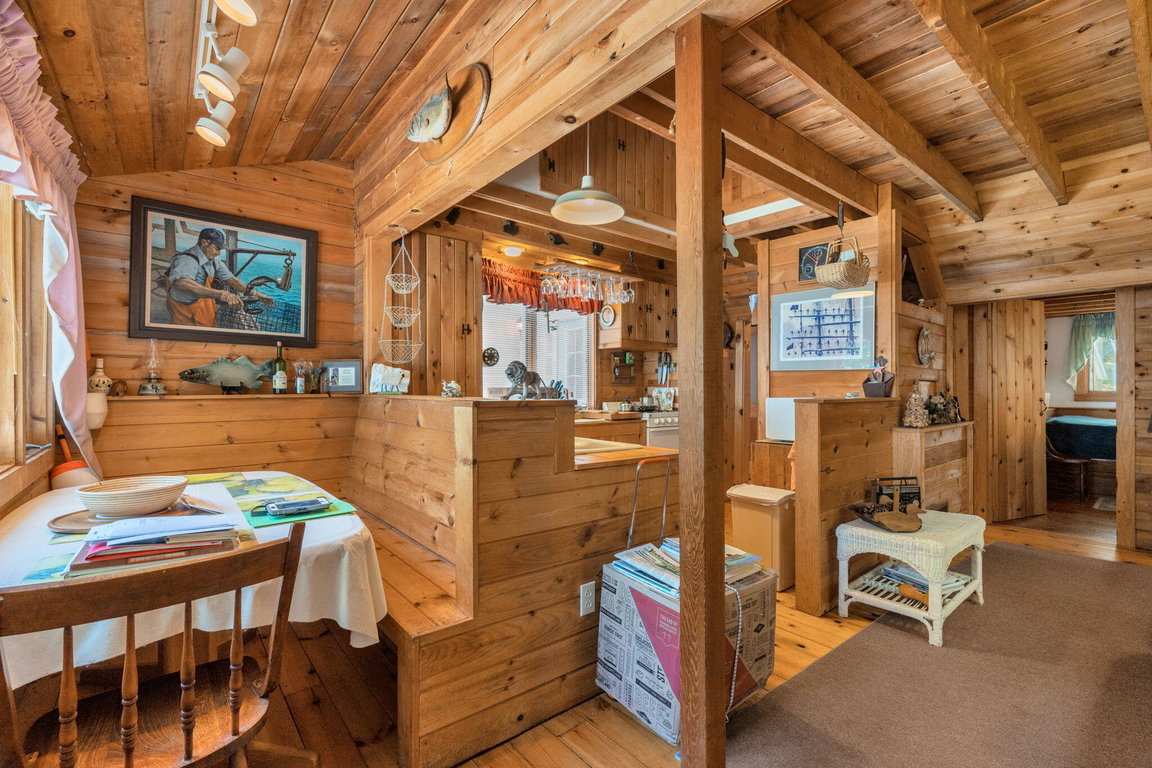 3-web-or-mls-142-e-point-rd