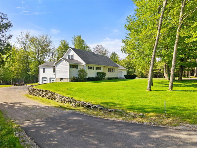 Welcome to 404 Surry Rd. Charming 2500 sq. ft. home in desirable location!