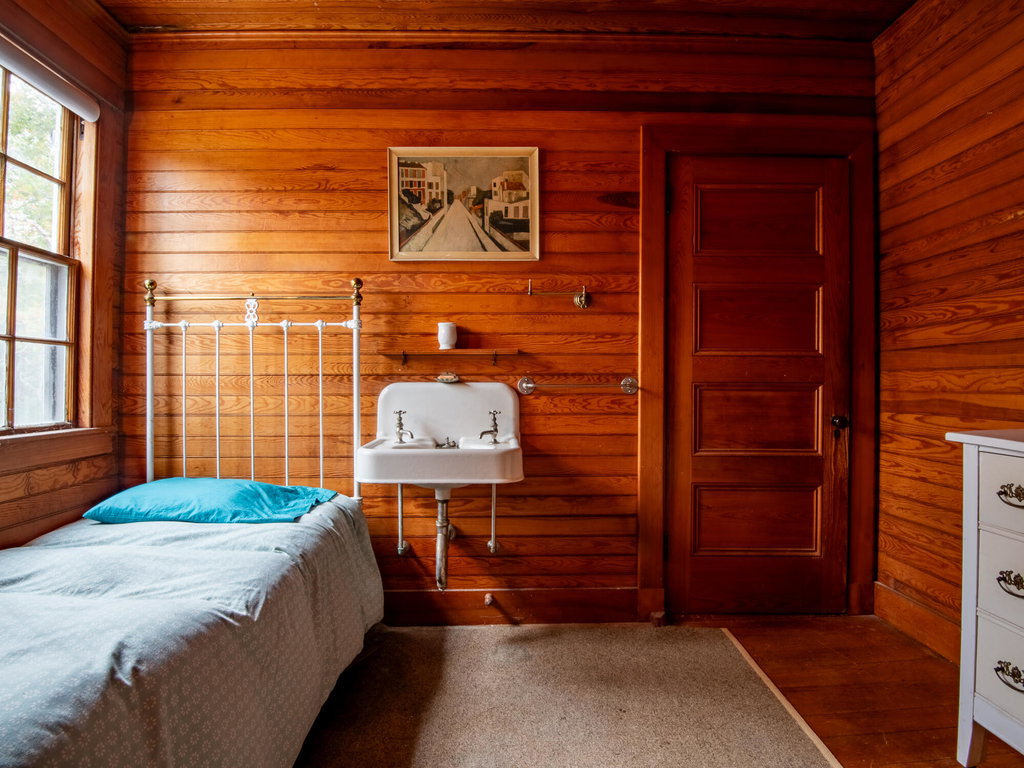 24-Bedroom-Church House-6181-HDR