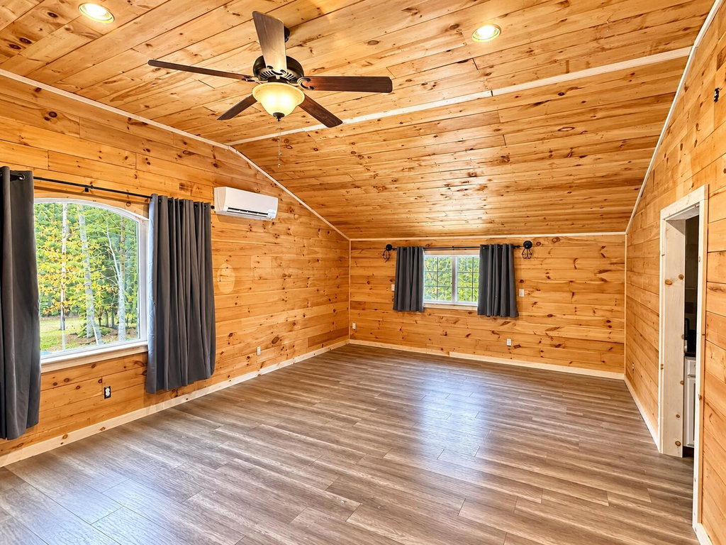 APT above garage - Loft/living room