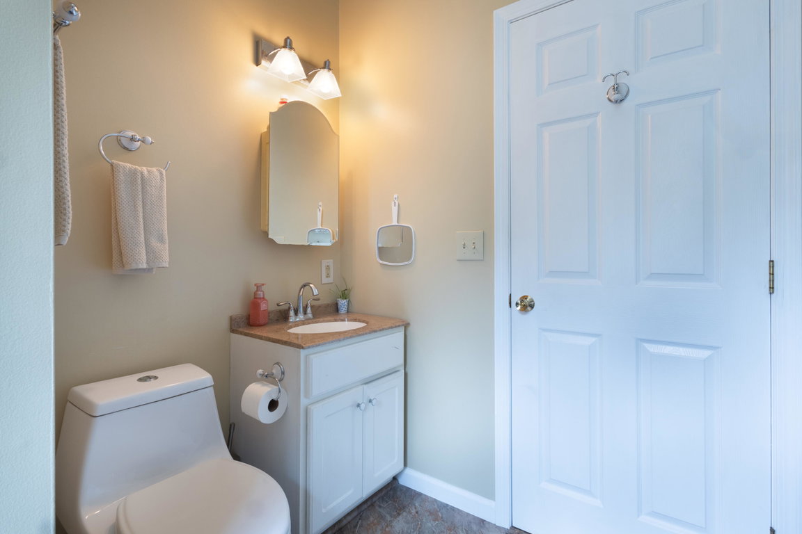 upstairs bathroom 3