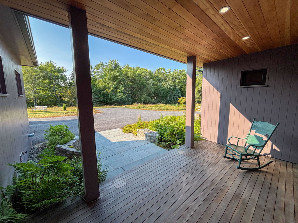 Covered Porch (2)