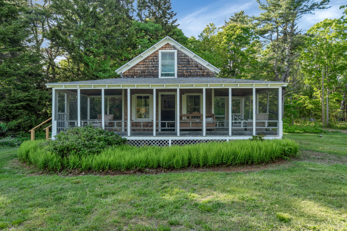 41 Charleston Road Chebeague Island