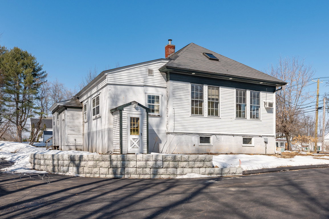 27 Ossipee Trail Standish