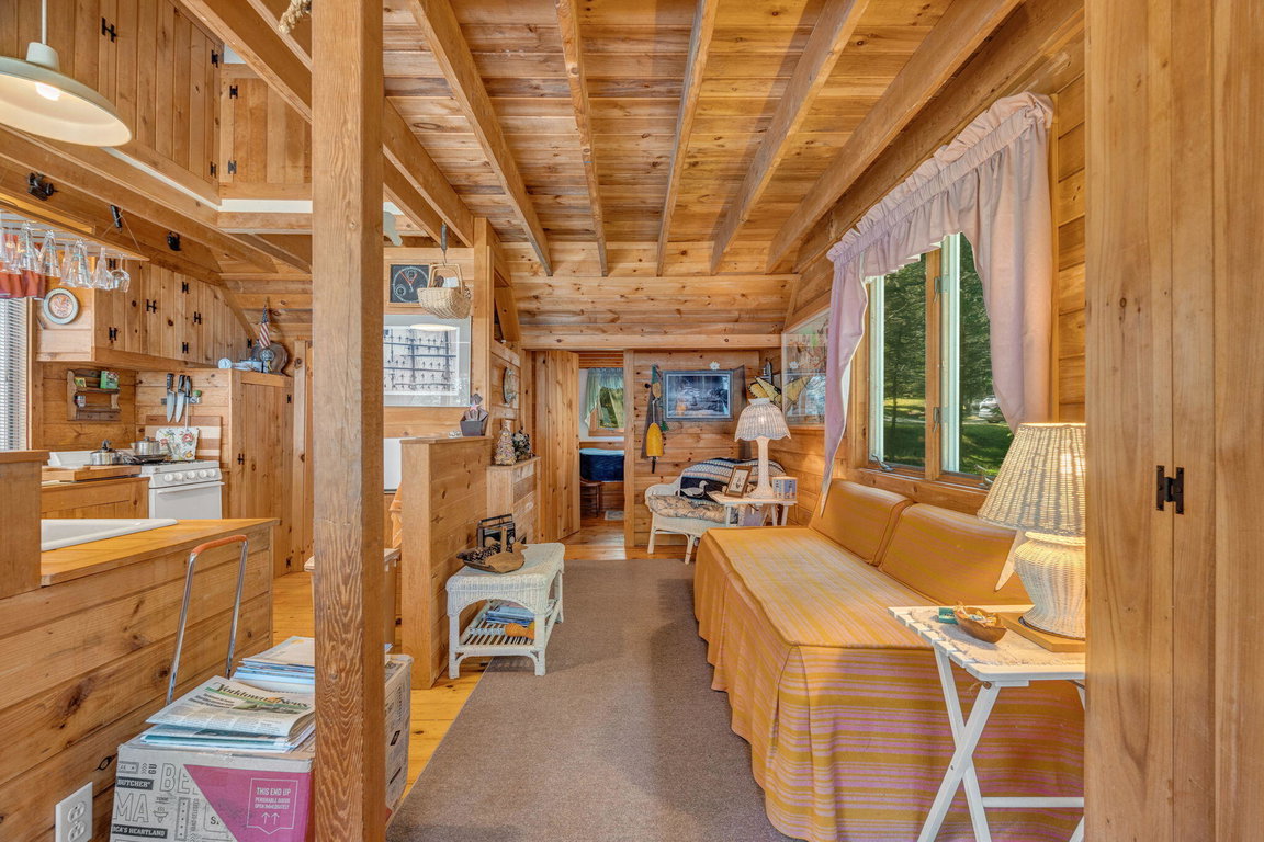 5-web-or-mls-142-e-point-rd