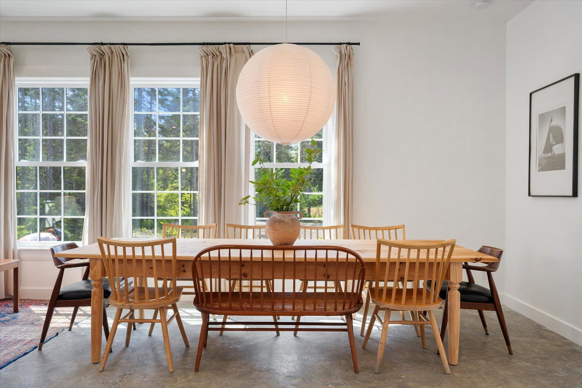 12-Dining Area