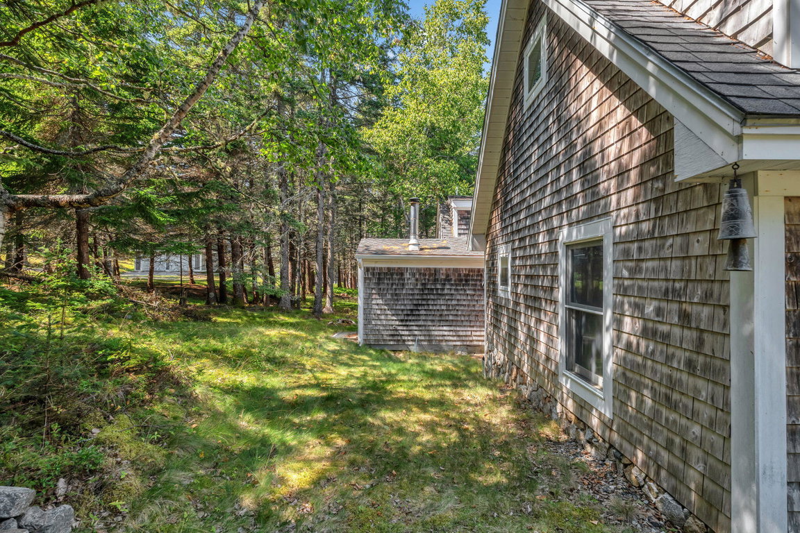 48-web-or-mls-142-e-point-rd