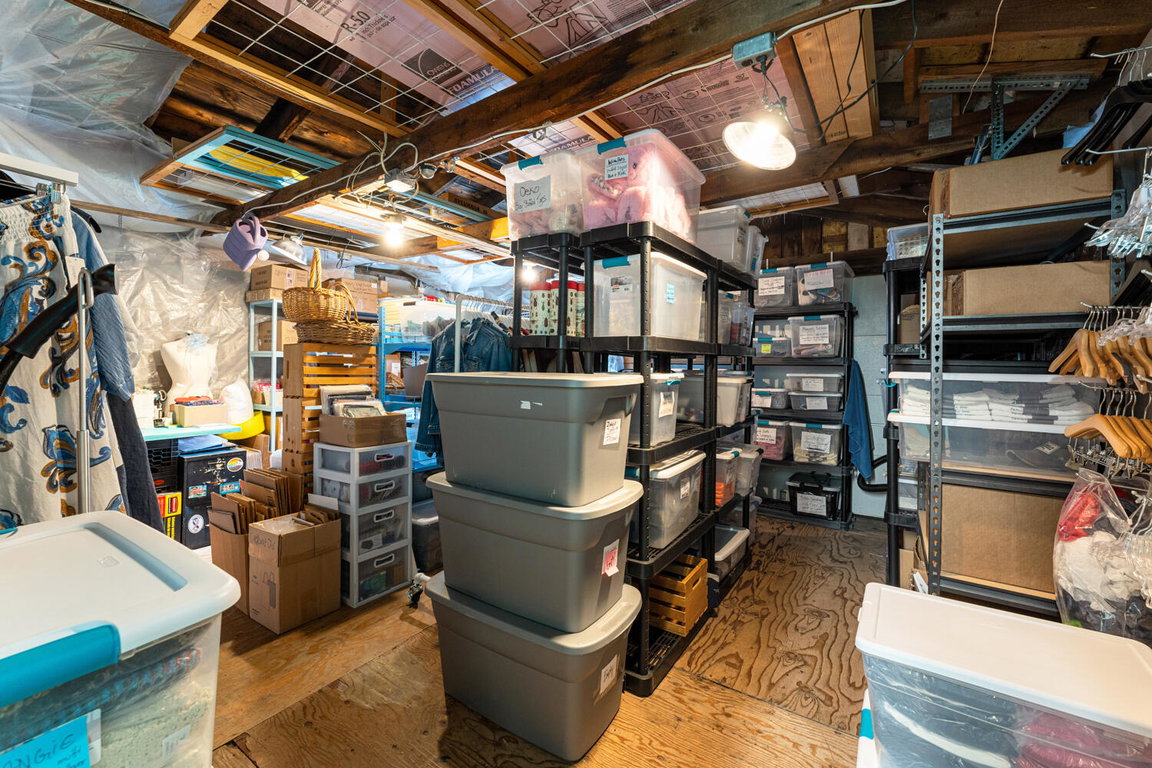 RETAIL STORAGE 4
