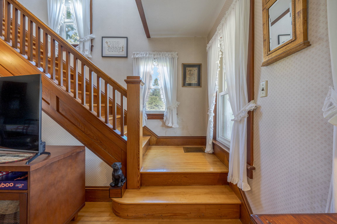 Stairs Going To 2nd Floor