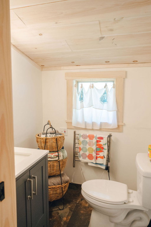 2nd Fl bath