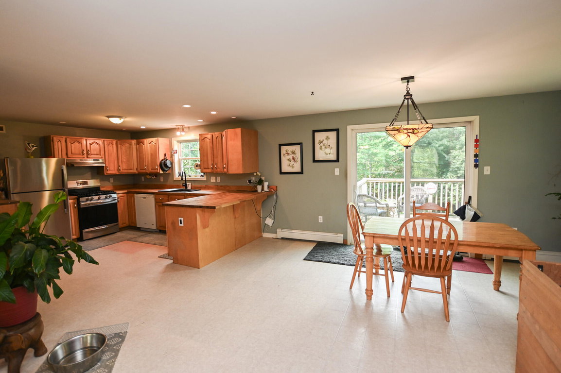 Kitchen & Dining Area