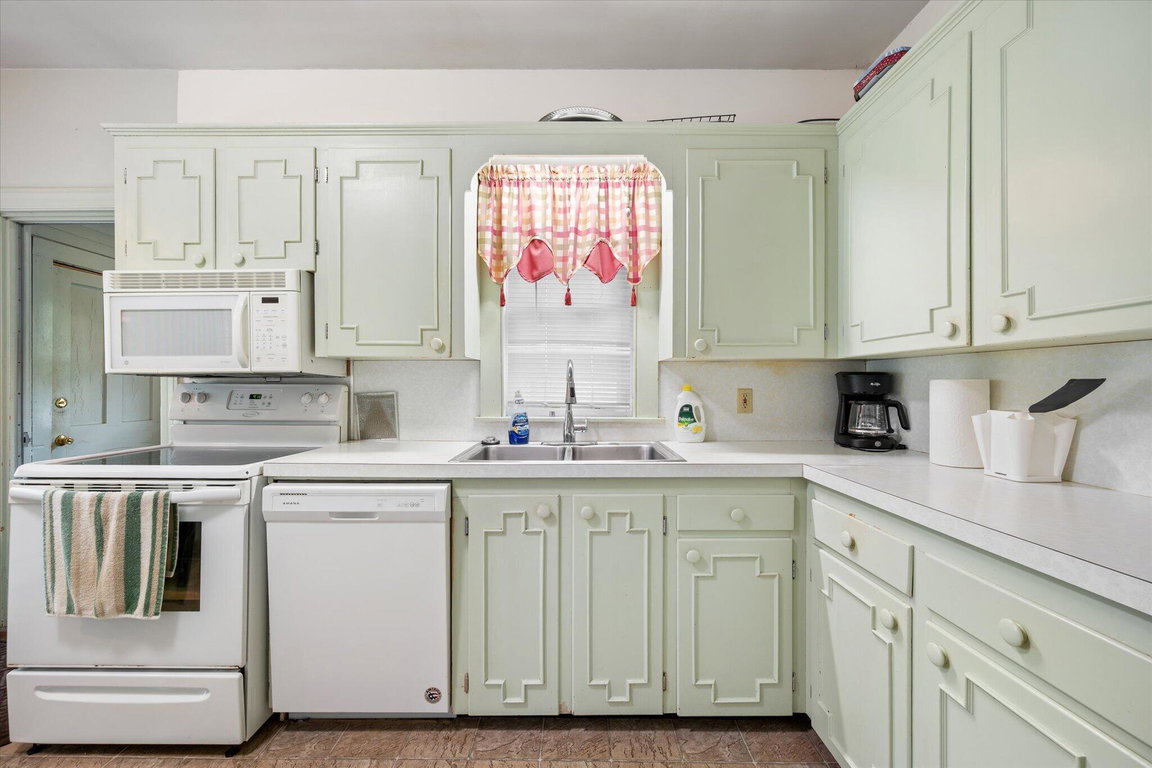 14-Kitchen