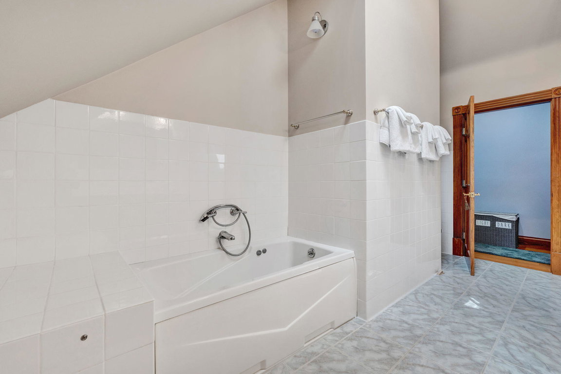 20-web-or-mls-1197-bay-rd