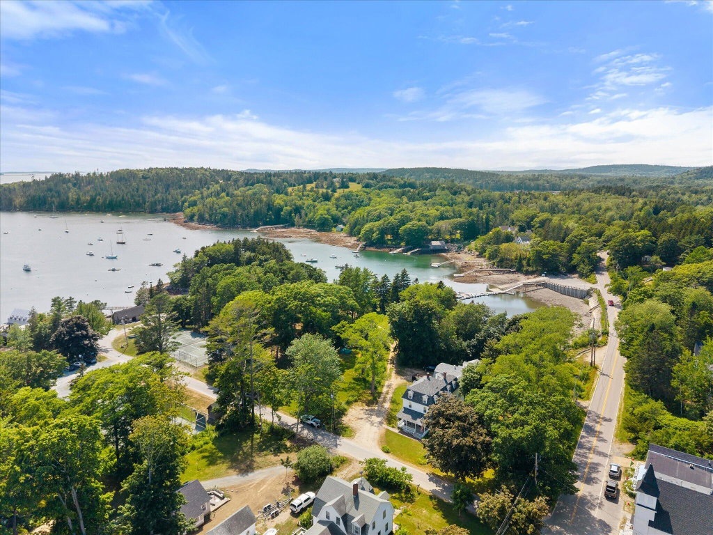 13-1 Steamboat Wharf Rd