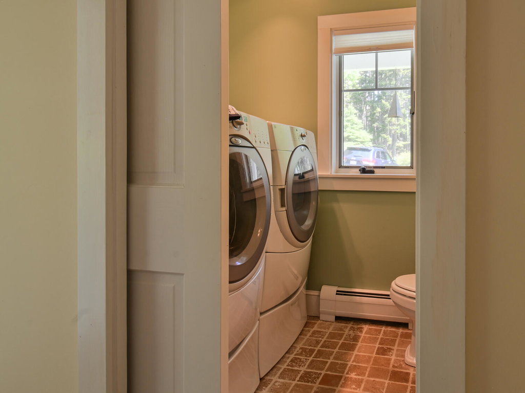 Half Bath/Laundry