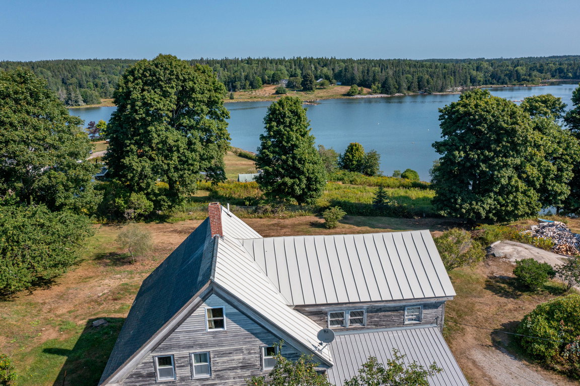 12 Lake View Street Vinalhaven