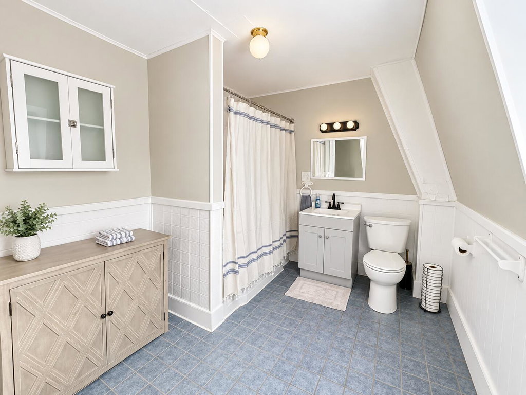 Upstairs Bathroom