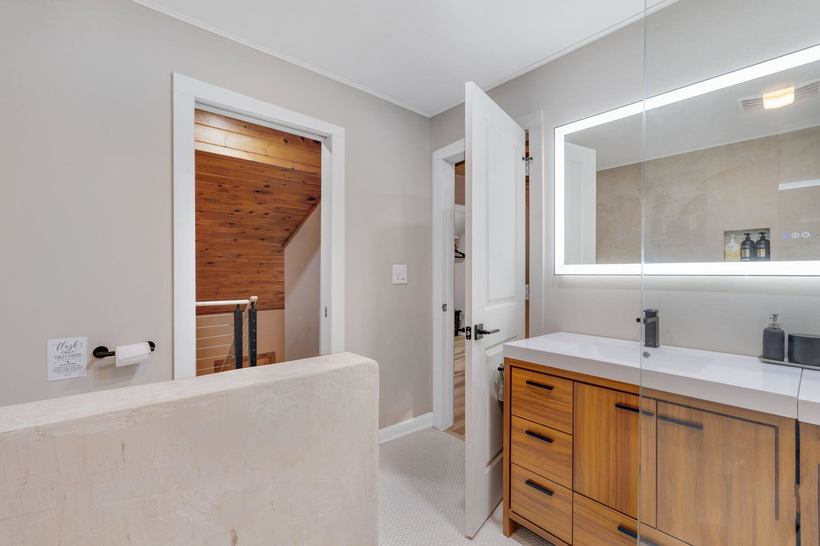 2nd floor bath
