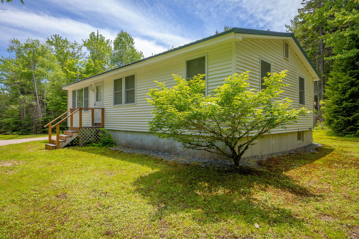 02-482 West Bay Road-DTP_websize
