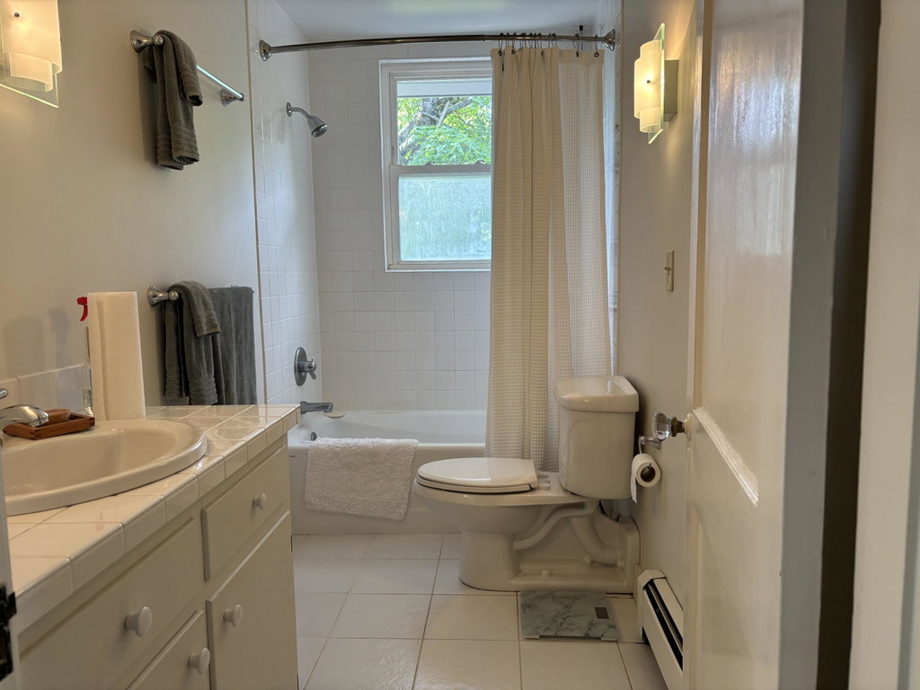 2nd Flr Bath