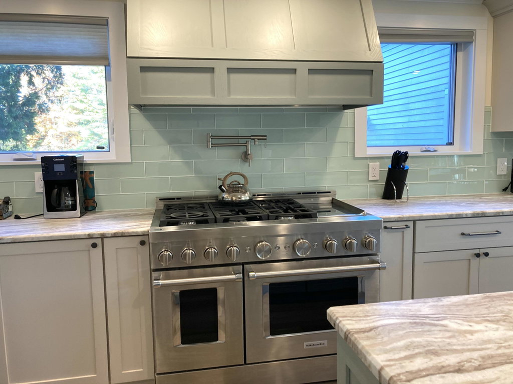 Propane range w/2 ovens.