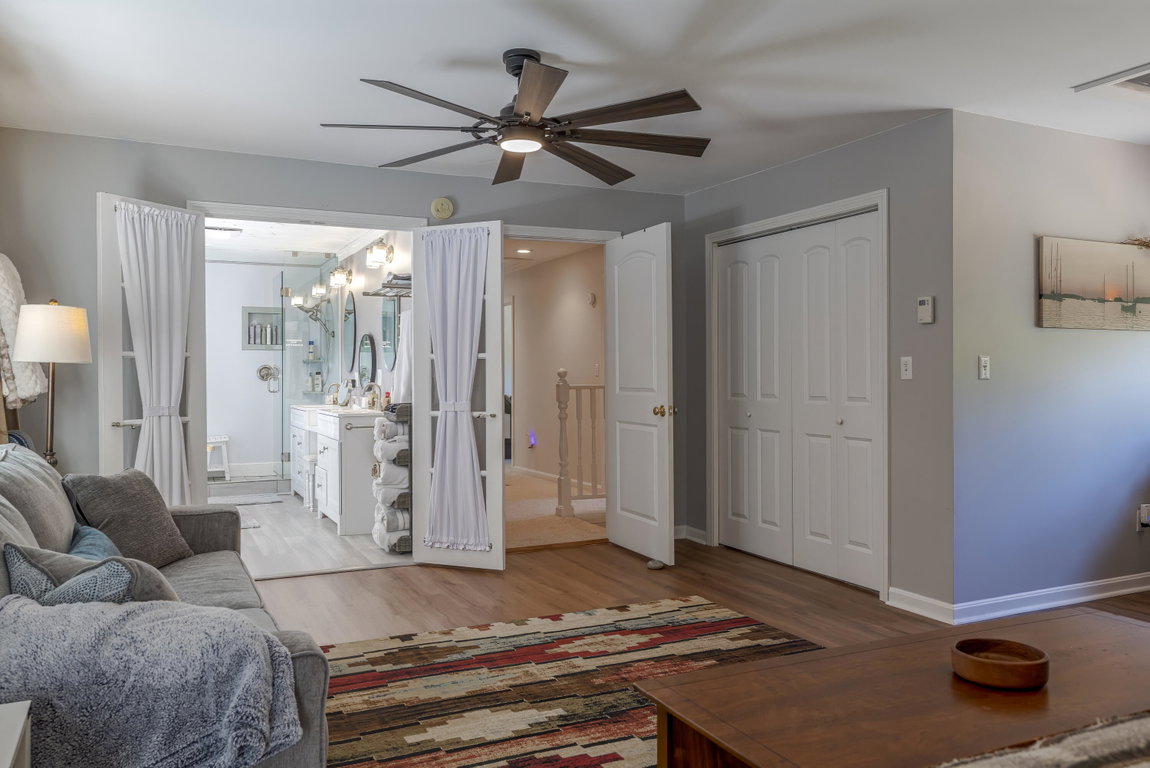 Primary Bedroom En Sutie
