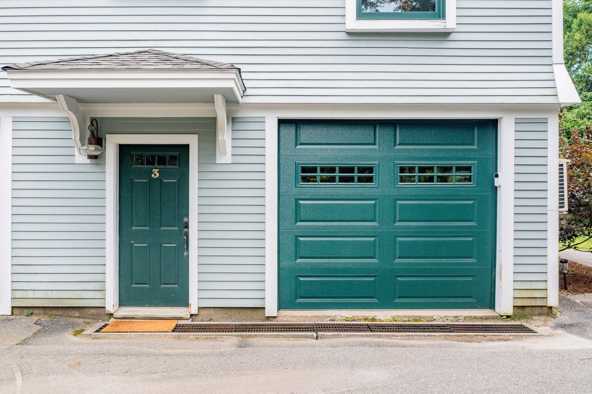 Entrance and 1 car garage