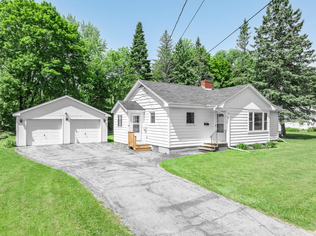 15 Parkway North  Brewer