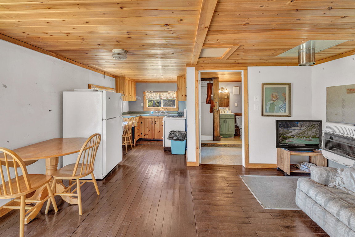 20-web-or-mls-137-w-franklin-rd