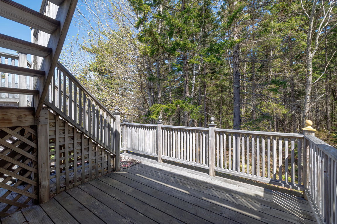 Deck for guest suite