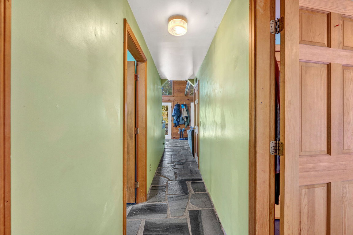 11-web-or-mls-26-wolf-cove-rd