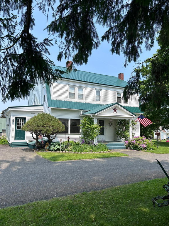 27 Military Road Blaine