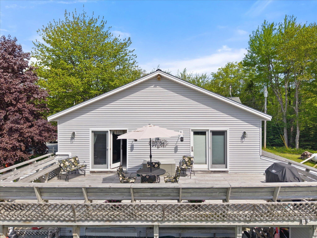 10-Apartment Deck